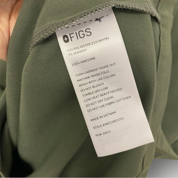 NWOT FIGS Leon Three-Pocket Scrub Top Sz L - Picture 7 of 12